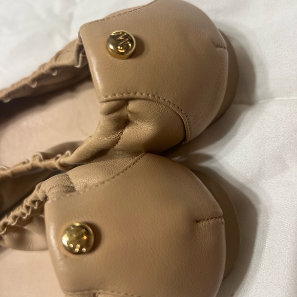 Stuart Weitzman Cream and Tan Flats - Picture 2 of 7